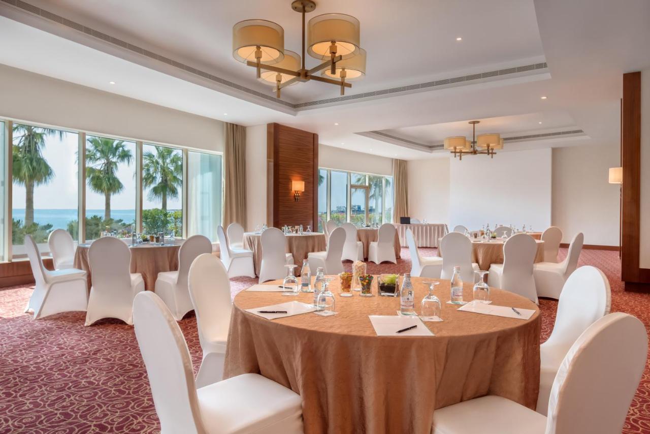 Khalidiya Palace Rayhaan By Rotana, Station touristique